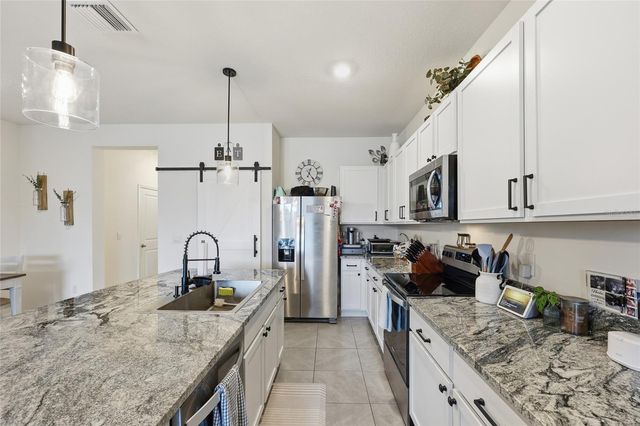 32992 MAJOR OAK DRIVE, Wesley Chapel, FL 33545