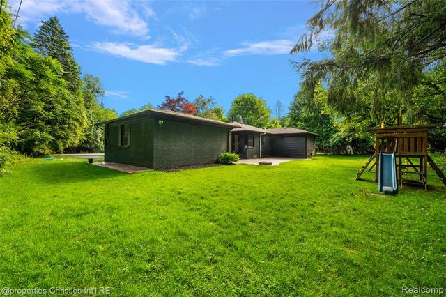 27331 Gardenway Road, Franklin, MI 48025