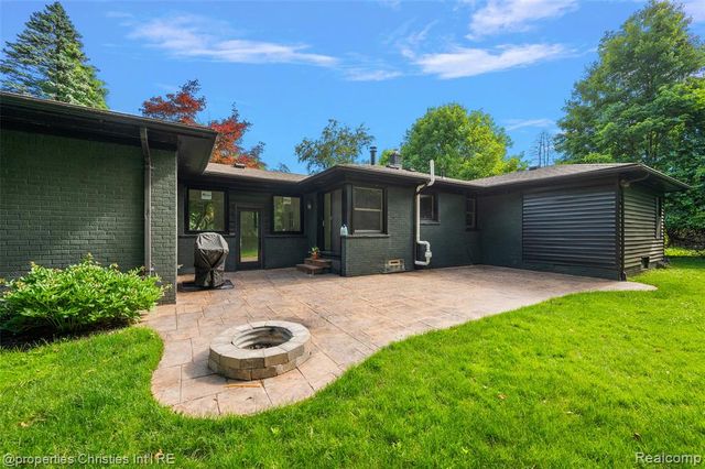 27331 Gardenway Road, Franklin, MI 48025
