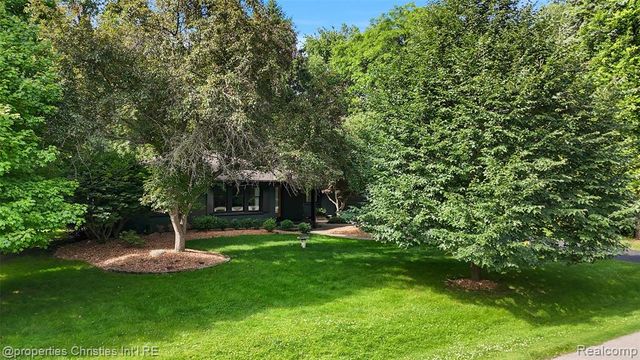 27331 Gardenway Road, Franklin, MI 48025