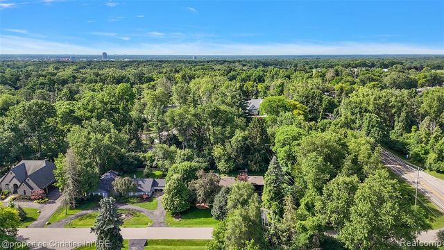 27331 Gardenway Road, Franklin, MI 48025