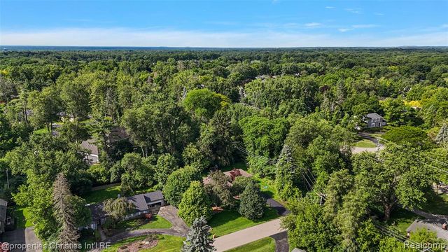 27331 Gardenway Road, Franklin, MI 48025