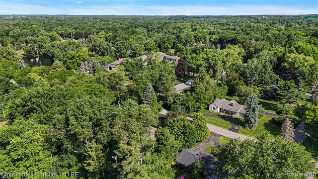 27331 Gardenway Road, Franklin, MI 48025