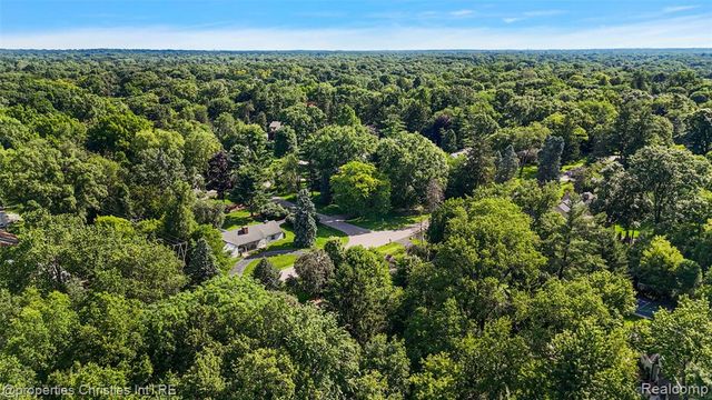 27331 Gardenway Road, Franklin, MI 48025