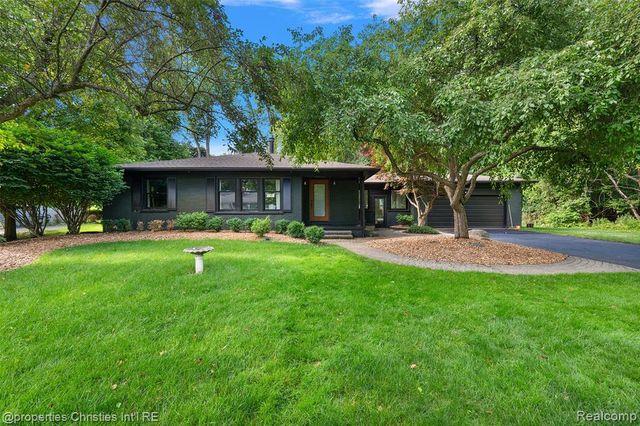 27331 Gardenway Road, Franklin, MI 48025