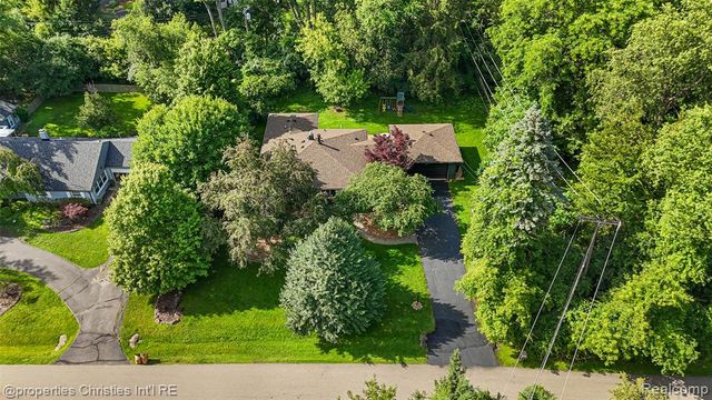 27331 Gardenway Road, Franklin, MI 48025