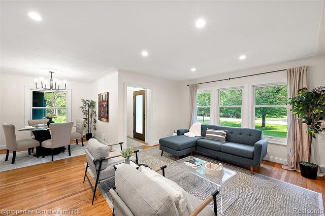 27331 Gardenway Road, Franklin, MI 48025