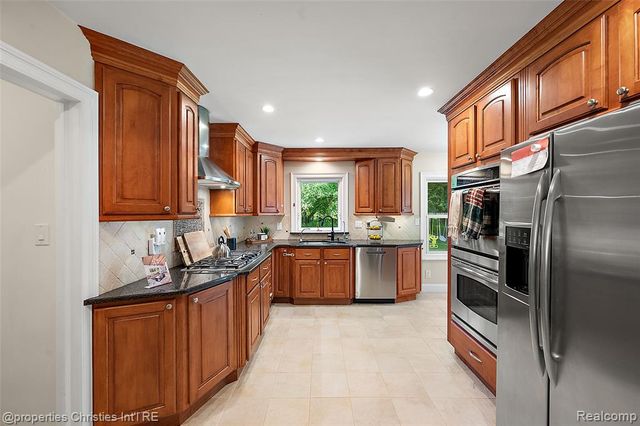 27331 Gardenway Road, Franklin, MI 48025