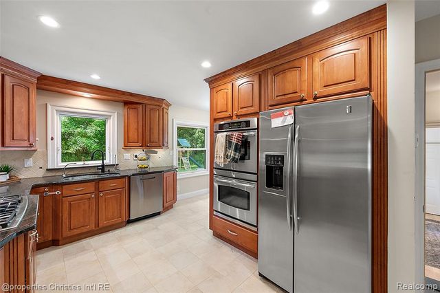 27331 Gardenway Road, Franklin, MI 48025