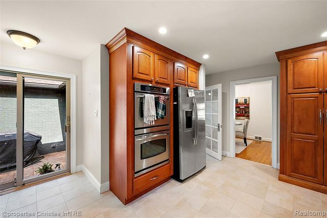 27331 Gardenway Road, Franklin, MI 48025