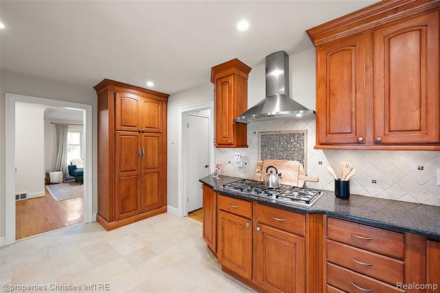 27331 Gardenway Road, Franklin, MI 48025