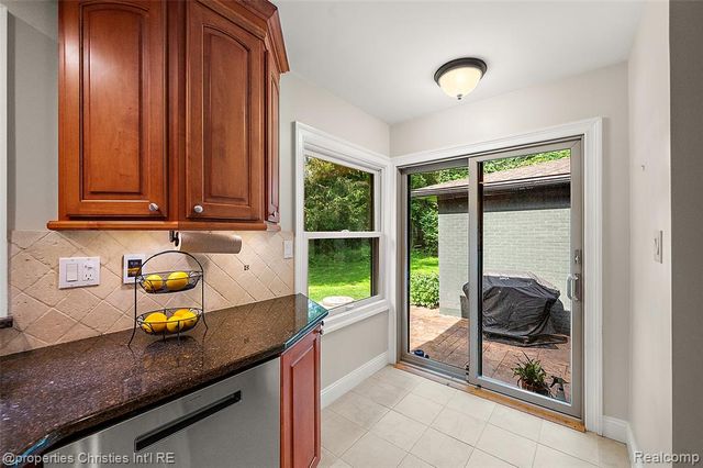 27331 Gardenway Road, Franklin, MI 48025
