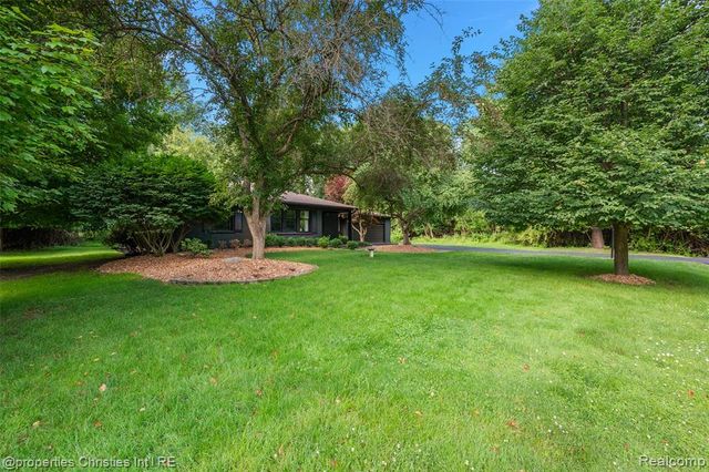 27331 Gardenway Road, Franklin, MI 48025
