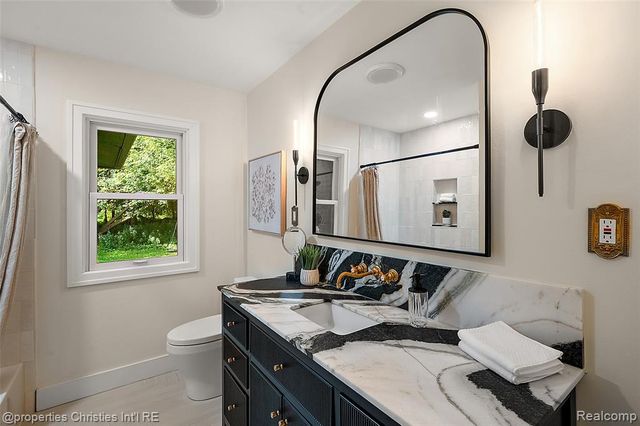 27331 Gardenway Road, Franklin, MI 48025