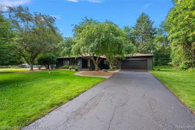 27331 Gardenway Road, Franklin, MI 48025