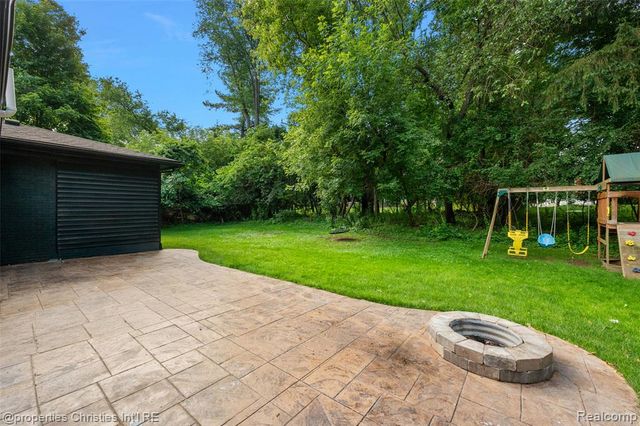 27331 Gardenway Road, Franklin, MI 48025