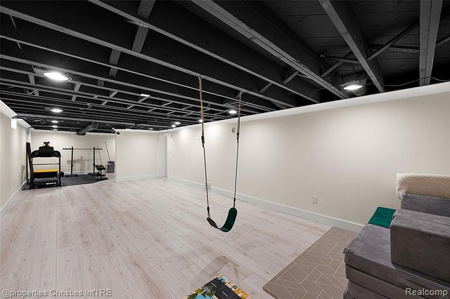 27331 Gardenway Road, Franklin, MI 48025