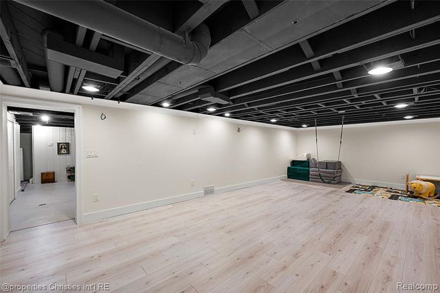 27331 Gardenway Road, Franklin, MI 48025