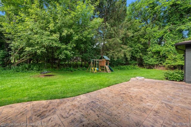 27331 Gardenway Road, Franklin, MI 48025