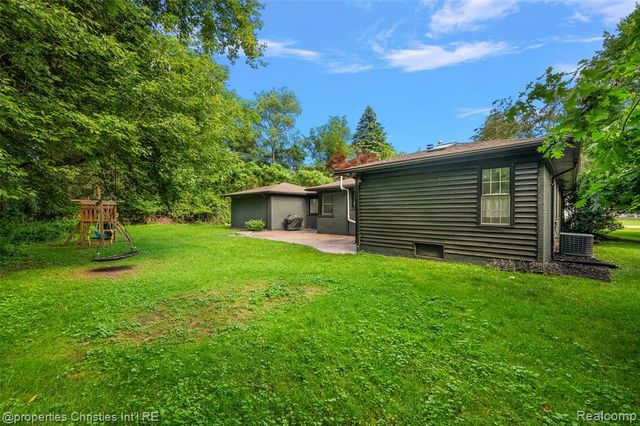 27331 Gardenway Road, Franklin, MI 48025
