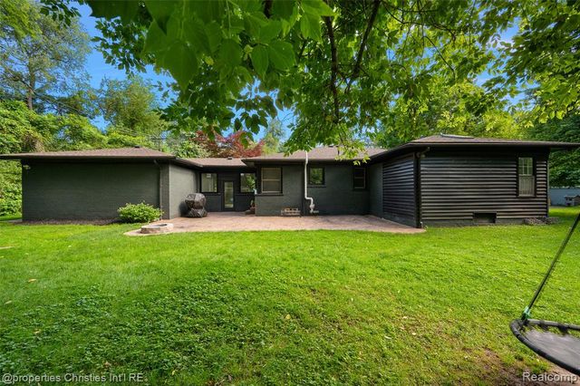 27331 Gardenway Road, Franklin, MI 48025