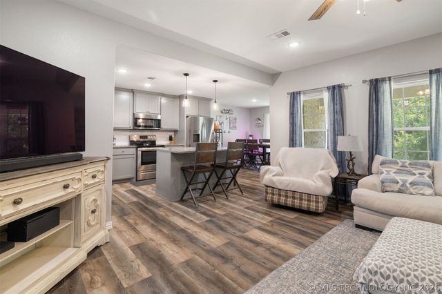 303 Rawlings Road, Durant, OK 74701