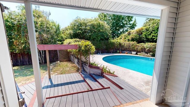 2221 Oxford Dr, Pensacola, FL 32503