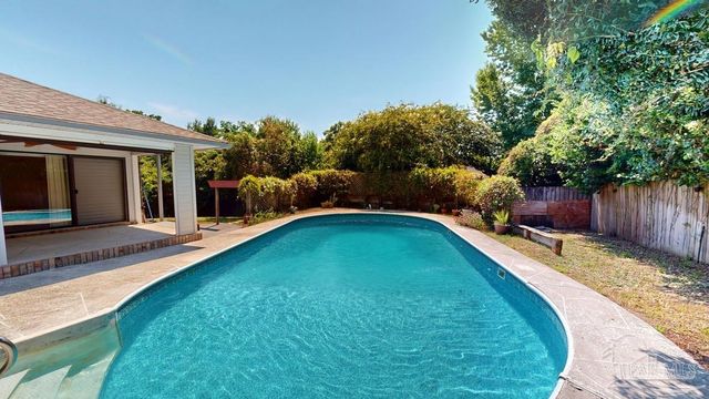 2221 Oxford Dr, Pensacola, FL 32503