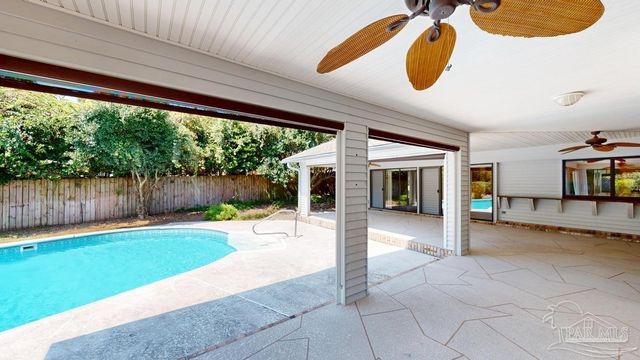 2221 Oxford Dr, Pensacola, FL 32503