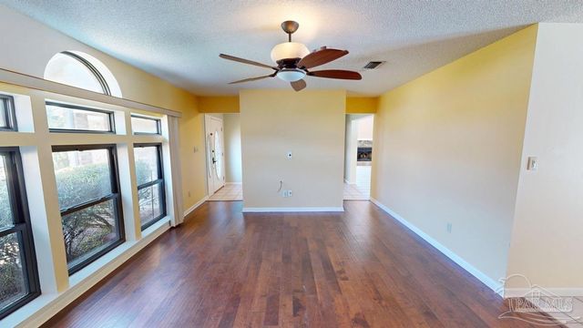 2221 Oxford Dr, Pensacola, FL 32503