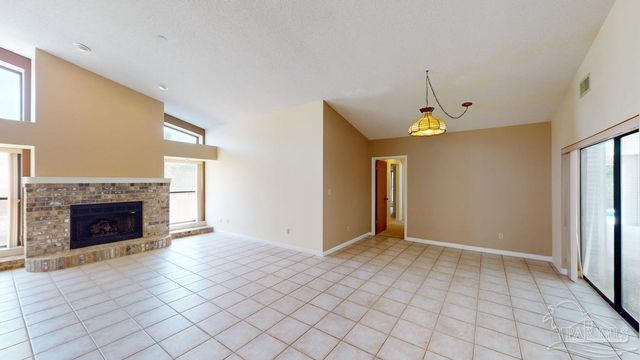 2221 Oxford Dr, Pensacola, FL 32503