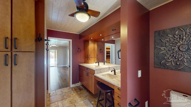 2221 Oxford Dr, Pensacola, FL 32503