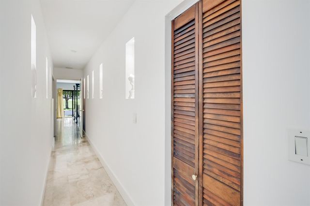 6590 Fountains Circle, Lake Worth, FL 33467