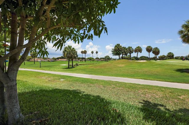 6590 Fountains Circle, Lake Worth, FL 33467