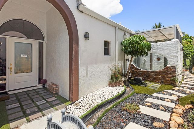 6590 Fountains Circle, Lake Worth, FL 33467