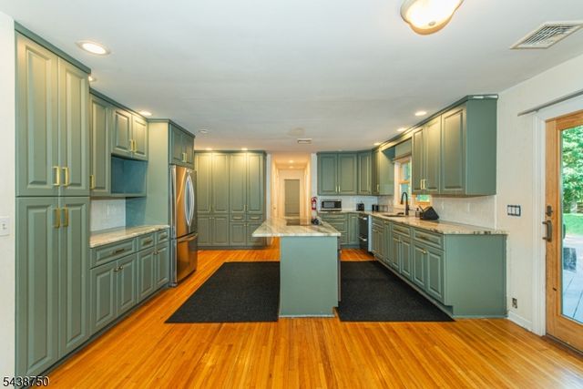 52 Tower Hill Ln, Kinnelon Boro, NJ 07405
