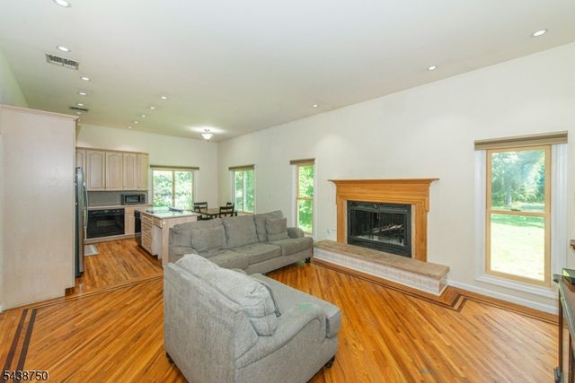 52 Tower Hill Ln, Kinnelon Boro, NJ 07405