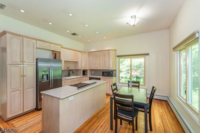 52 Tower Hill Ln, Kinnelon Boro, NJ 07405