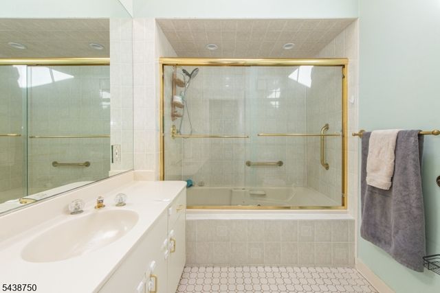52 Tower Hill Ln, Kinnelon Boro, NJ 07405
