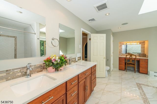 52 Tower Hill Ln, Kinnelon Boro, NJ 07405