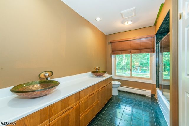 52 Tower Hill Ln, Kinnelon Boro, NJ 07405