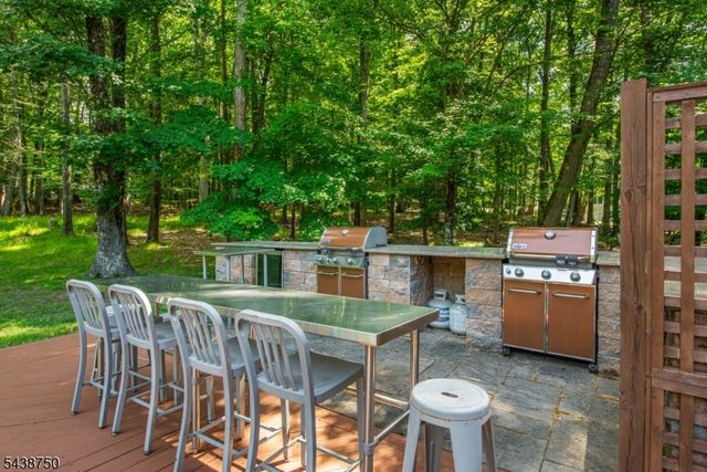 52 Tower Hill Ln, Kinnelon Boro, NJ 07405