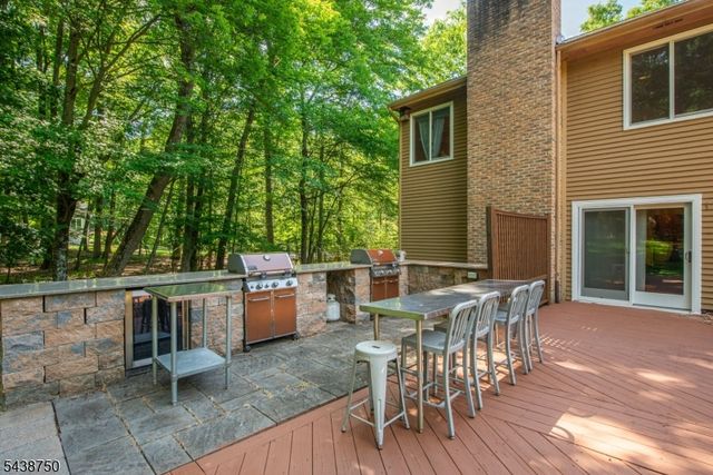52 Tower Hill Ln, Kinnelon Boro, NJ 07405