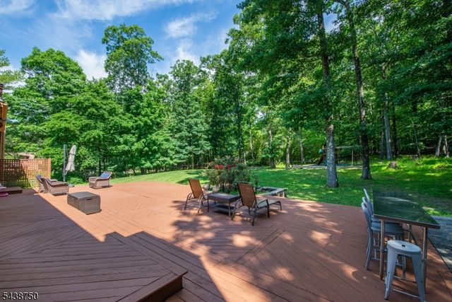 52 Tower Hill Ln, Kinnelon Boro, NJ 07405