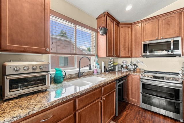 4582 W BLACK POWDER DR, Herriman, UT 84096