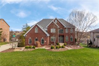 208 Farmington Drive, Peters Twp, PA 15367