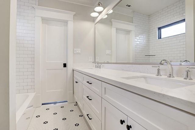 1901 Bradshaw Street, Houston, TX 77008