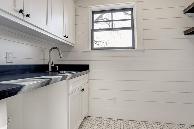 1901 Bradshaw Street, Houston, TX 77008