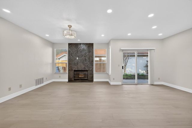 102 Moylan Way, Folsom, CA 95630