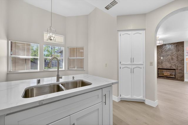 102 Moylan Way, Folsom, CA 95630